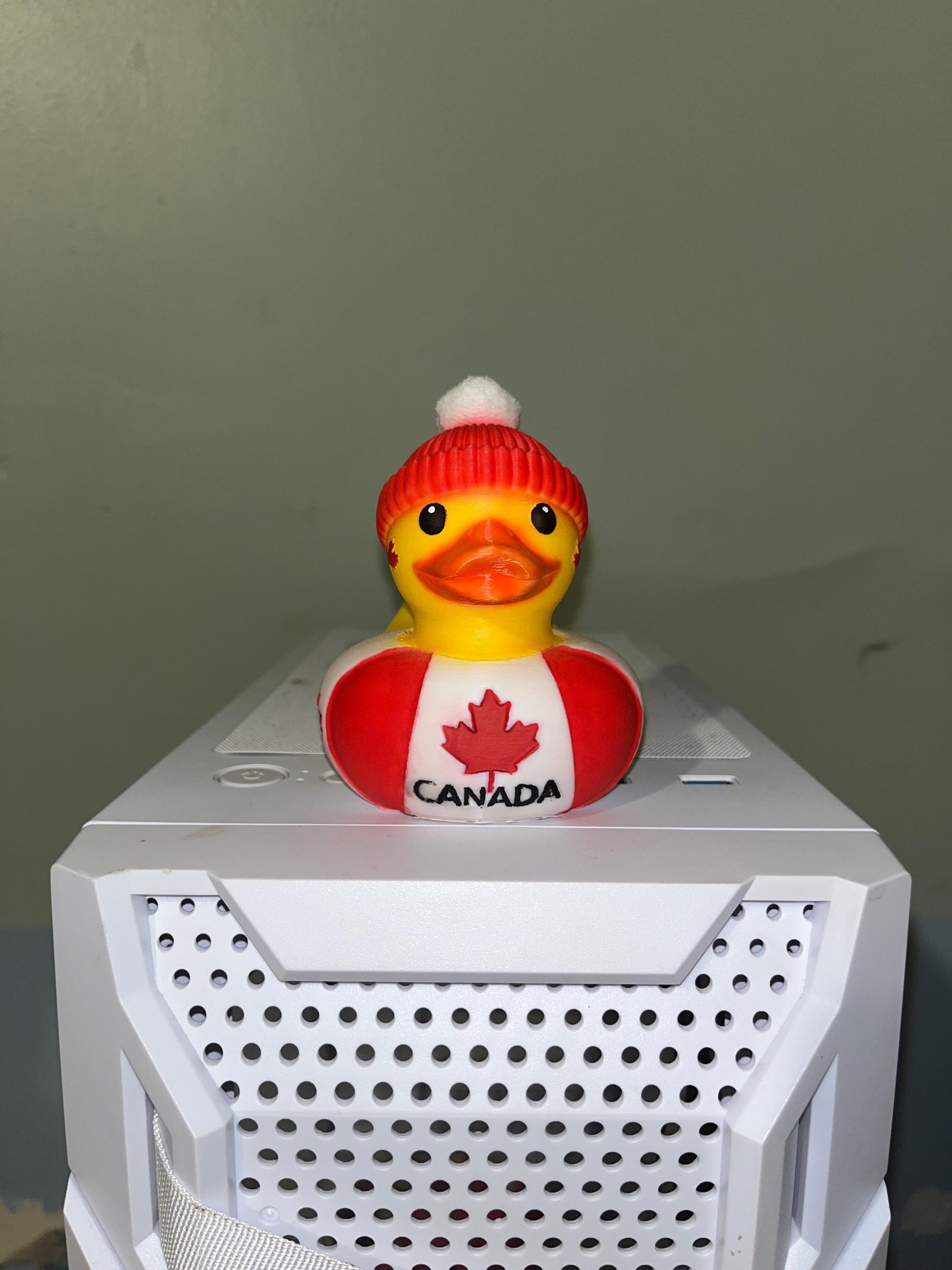 Hand-Painted Canadian Maple Leaf 3D Printed Rubber Duck - Unique Souvenir & Decor